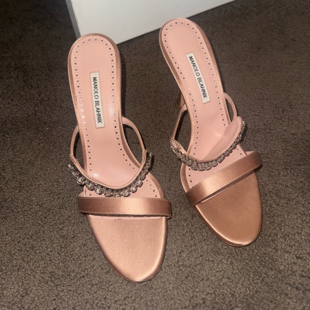 MANOLO BLAHNIK HEELS?!??